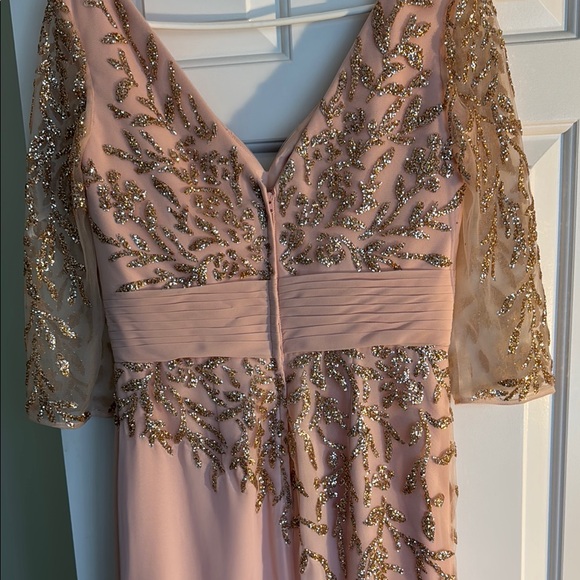 Elegant Pink Gown with Gold Sequin Details - Picture 5 of 10